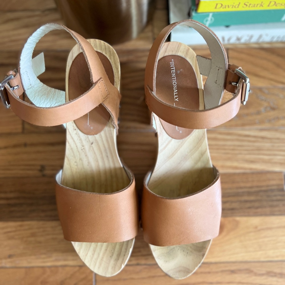 Clog sandals